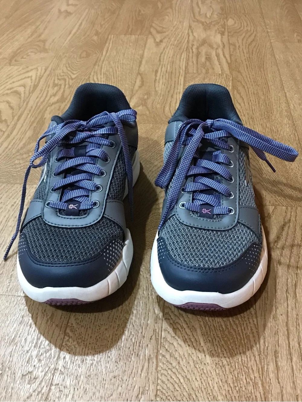 KURU Gray Quantum Shoes Women's SIZE 8.5 medium